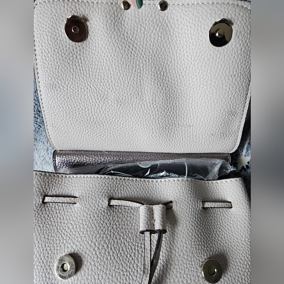 GUESS backpack - Picture 3 of 10